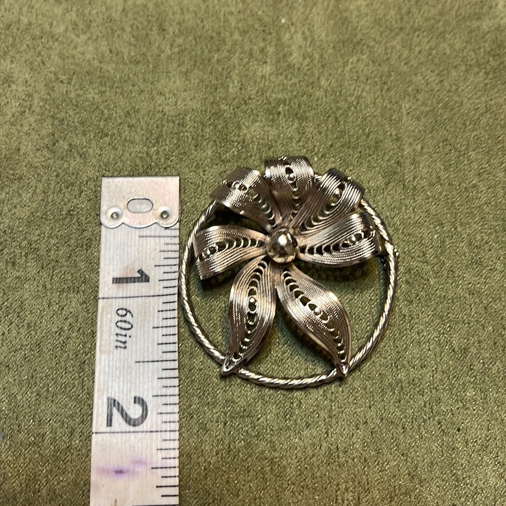 Vintage Silver Toned Kramer Brooch - Picture 3 of 3